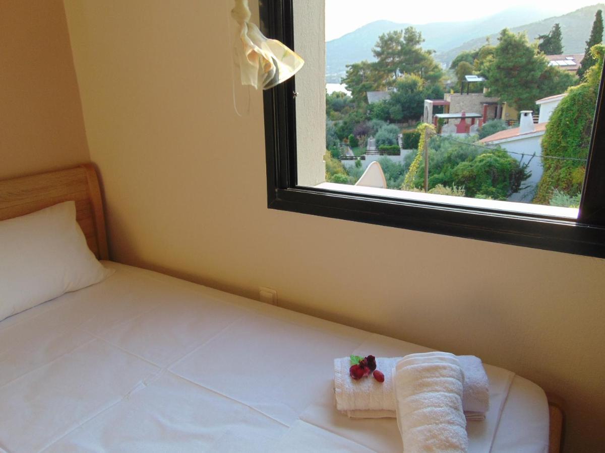 Crystal Bay Apartment Palaiontsiflikion Bagian luar foto